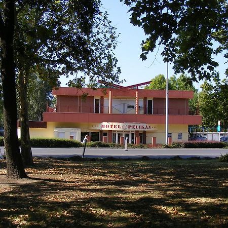 Hotel Pelikan Hodmezovasarhely Exterior photo
