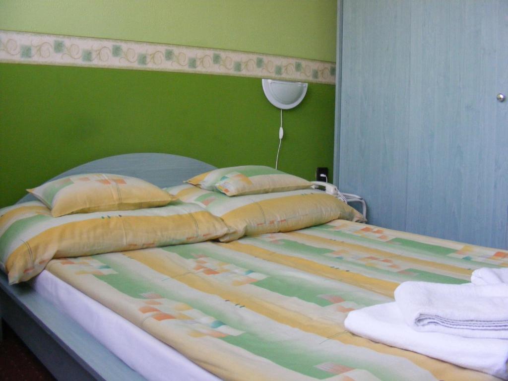 Hotel Pelikan Hodmezovasarhely Room photo